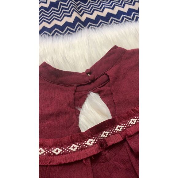 Moon River Maroon Keyhole Tie Back Sleeveless Blouse - Picture 5 of 5